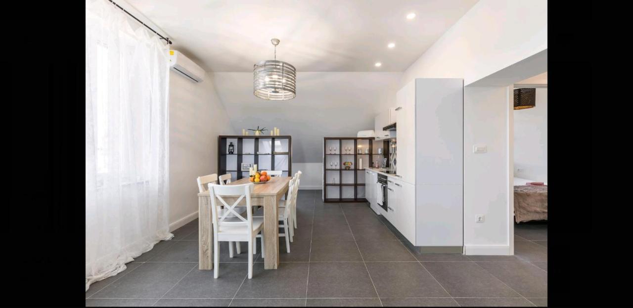 Just Like This - Cityapartment With Netflix Σπλιτ Εξωτερικό φωτογραφία
